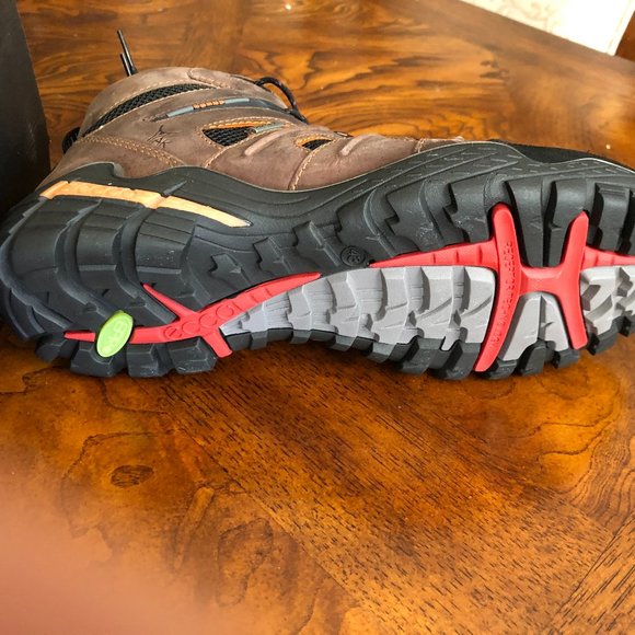 Brand New With Tags Stylish ECCO Boots - Picture 12 of 16